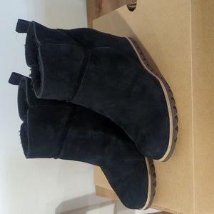 Black wedge UGG boot
